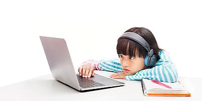 3 Yaşındaki Çocuklar ve Teknoloji: Sağlıklı Sınırlar ve Aile İletişimi Önemli!